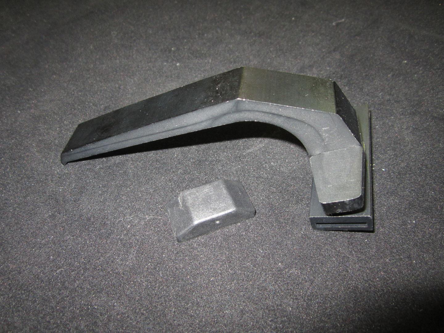 10837405 Latch, Swingout, Black, Right (Lull #37405X) | JLG