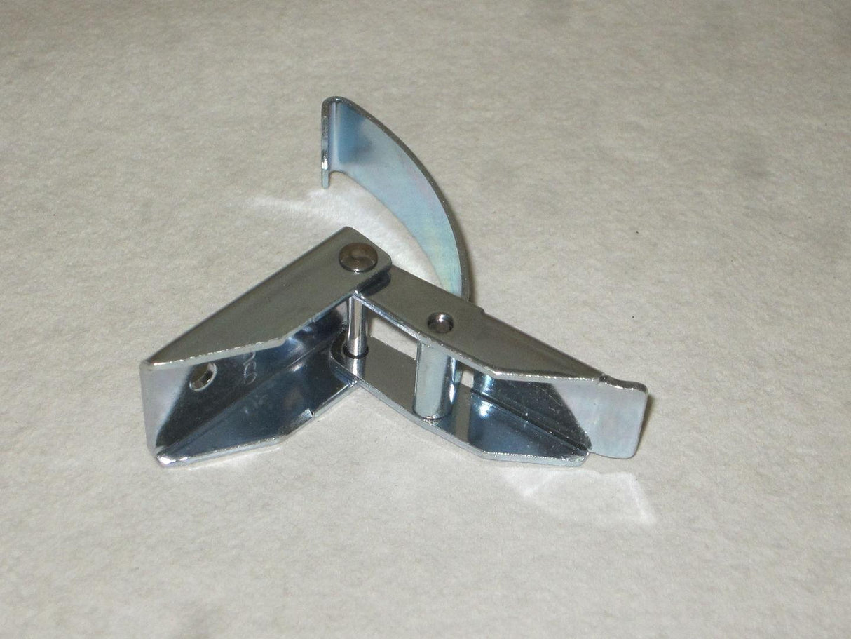 2940157 Latch Over Center Draw