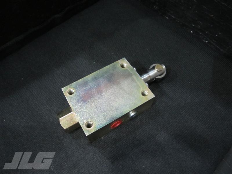 4641265 Valve, 3 Way Cam Operated P.A. | JLG - BHE Parts Store