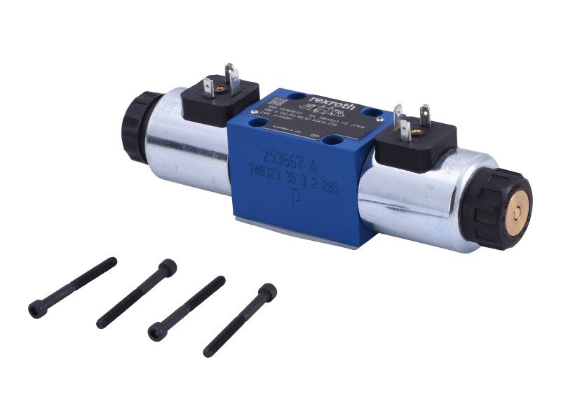 70001116 Valve, Directional Control W/Bolts | JLG