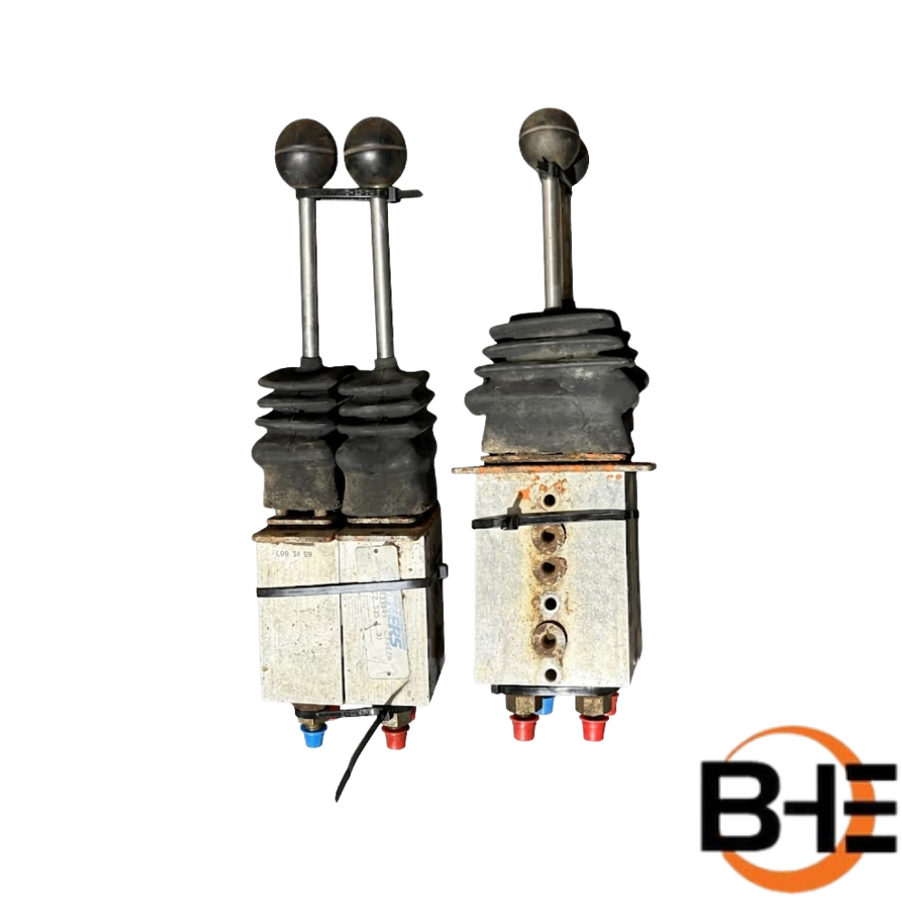 P31579 Dual Controller Valve (Used) (Superseded By 10731579) | Lull