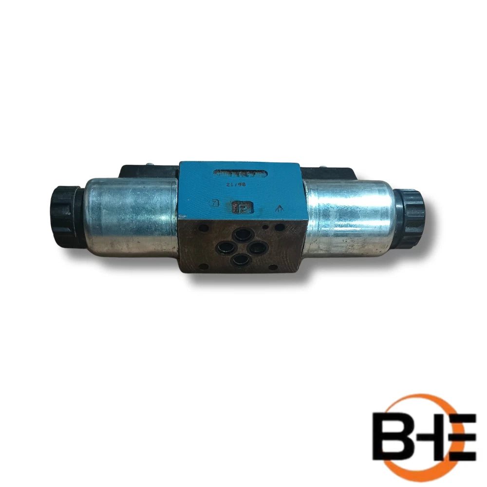 7012775 Control Valve Assembly (Swing) (Used) | JLG