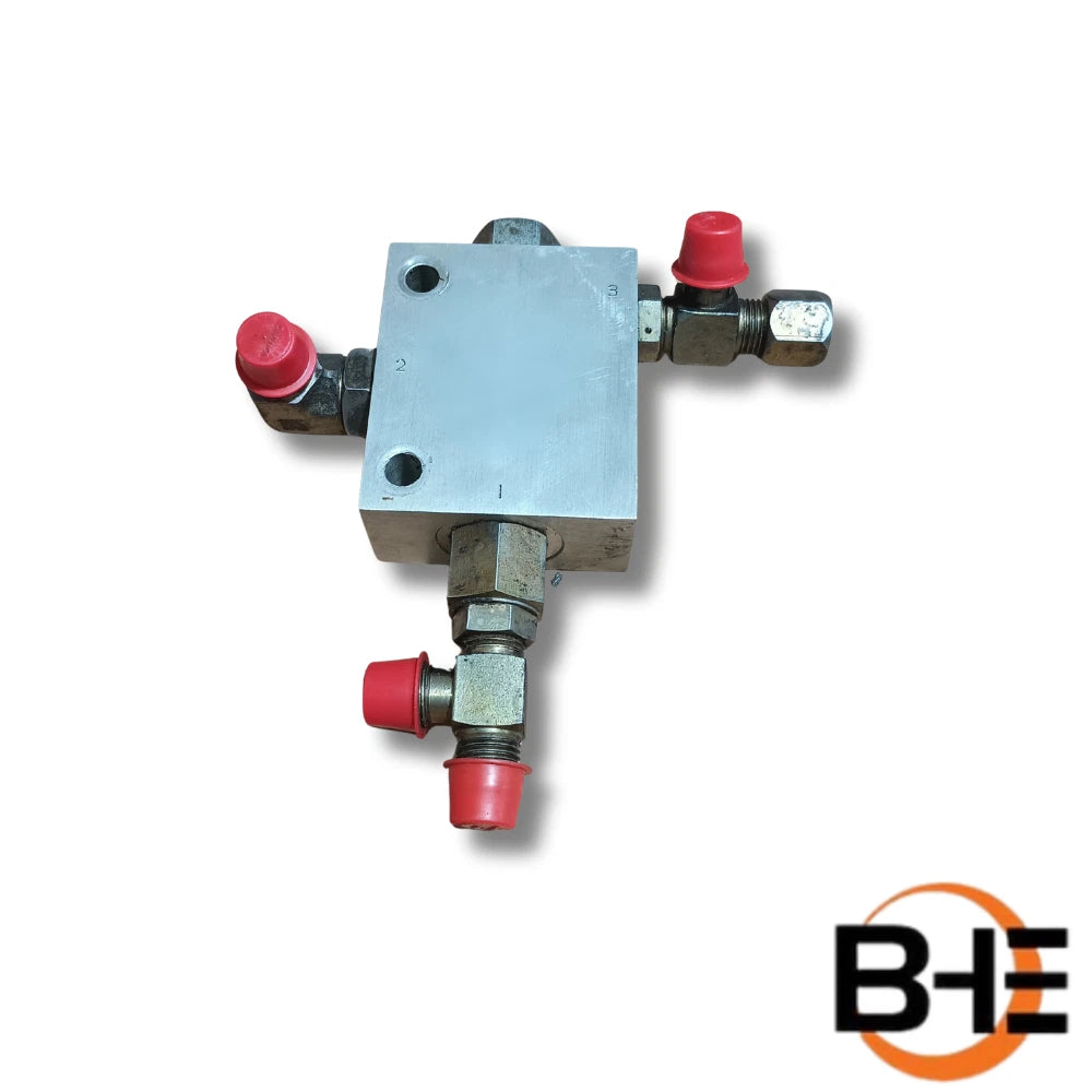 8902838 Shuttle Valve (Used) l SkyTrak