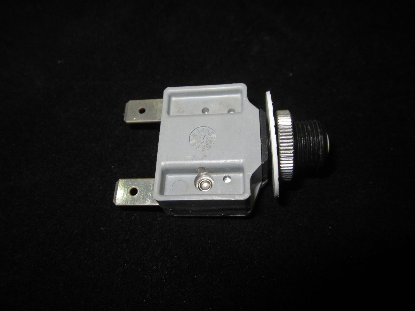 じゃけ 117326 Braker, Circuit 20Amp | Skyjack – BHE Lift Parts